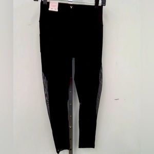 Victoria’s Secret Black Athletic Leggings Size 6